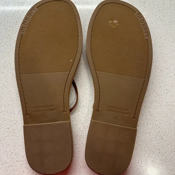 Old Navy Brown Women's Flip-Flop Sandals - Picture 2 of 2